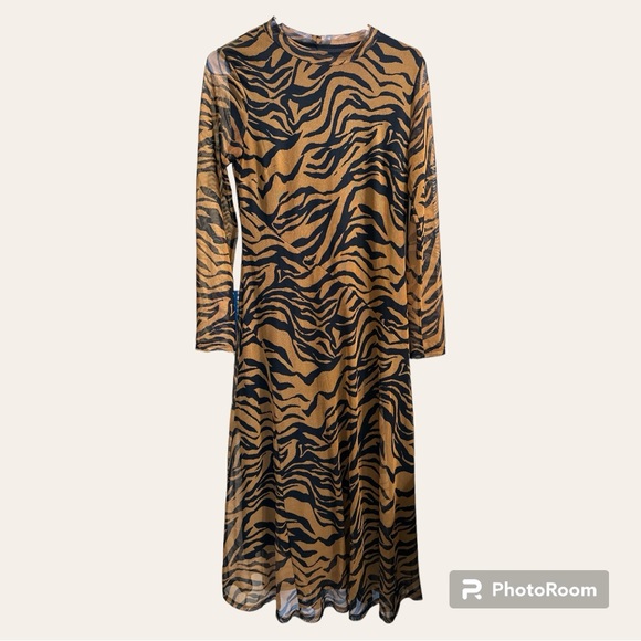 Dress - Picture 2 of 2